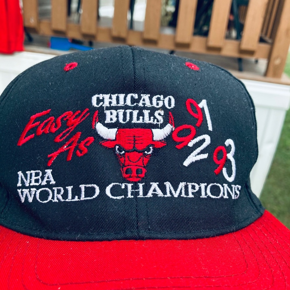 Vintage Bulls 3 Peat SnapBack